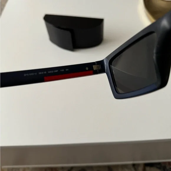 Prada Linea RossaPS 02ZSU